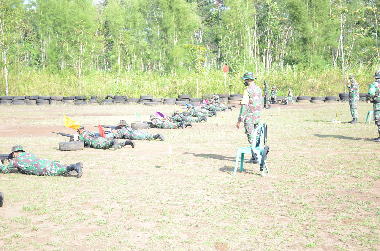 Tingkatkan Kemampuan, Prajurit Korem 073/MKT Laksanakan Latihan Menembak 